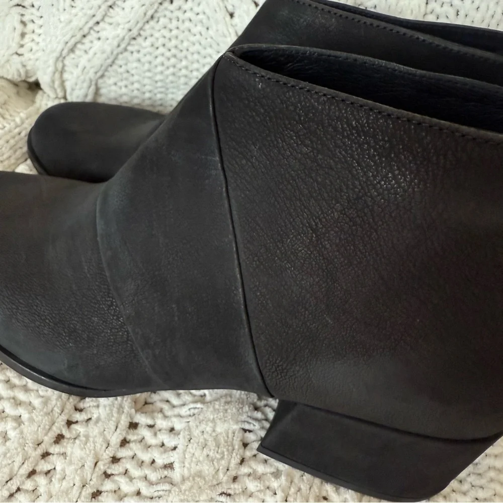 Eileen Fisher Leather Zip Block Heel Size 9